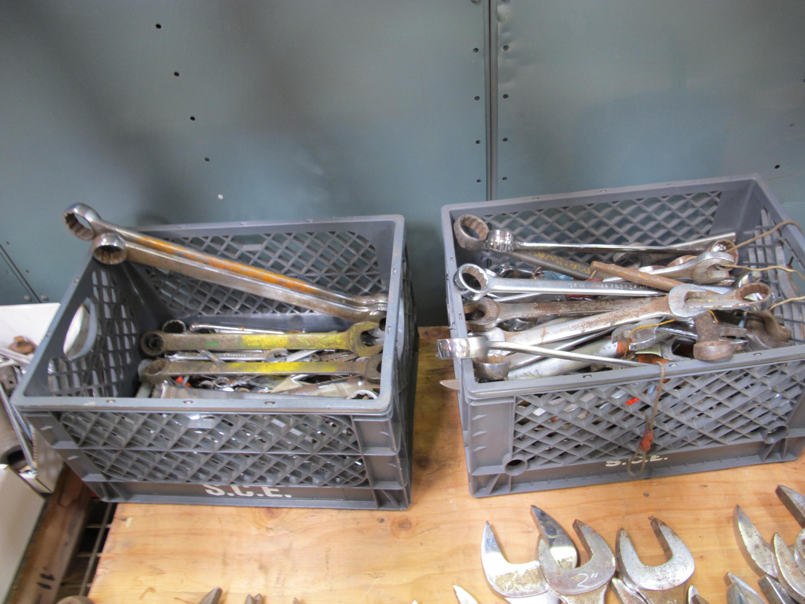 (4 BOXES, 2 CRATES) MISC. LARGE WILLIAMS OPEN END/BOX END WRENCHES. LOADING & HANDLING FEE $15-4018
